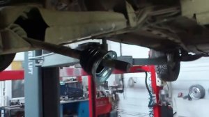 Volkswagen Transporter T3. Меняем пыльник привода.