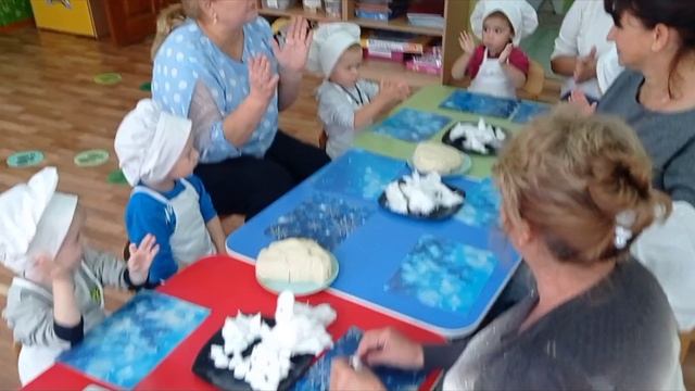 Лепка из соленого теста,,Пирожки для бабушки"