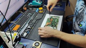 Acer la-e892p аномально залит и не включается. Как же треснула керамика и замкнула 19 в?