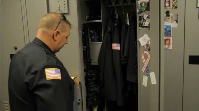 American English File 1 2nd edition Review&Check Units 3&4 - An American police officer смотреть онлайн