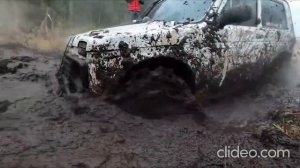 Мутные Замуты равняют дорогу в деревне