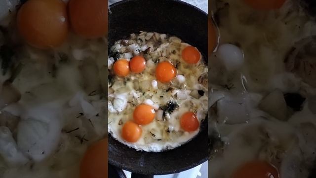 ЧТО МОЖНО ПРИГОТОВИТЬ НА ОБЕД ЯИЧНИЦА С ЛУКОМ ЛАЙФХАК #shorts