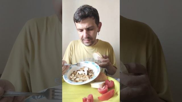 ЯИЧНИЦА С ЖАРЕНЫМ ЛУКОМ НА ОБЕД #shorts
