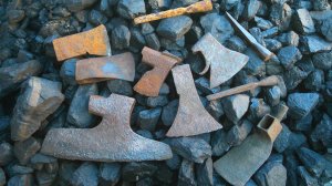 Кузнечный мастер-класс Бориса Милова по ковке прошивного топора. г.Псков. 12.10.2024