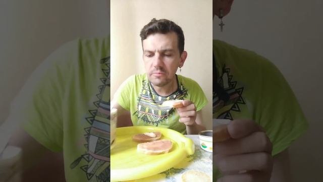 ОБЖОР ИКРА МИНТАЯ НА ЗАВТРАК #shorts
