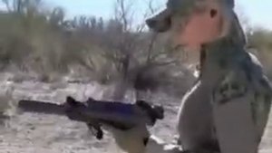 УЗИ в действии с глушителем и БЕЗ