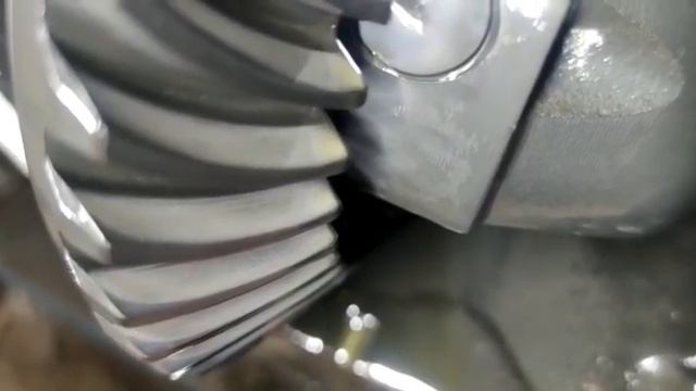 Главная пара заднего усиленного редуктора на БМВ Х5 Е70 крайне изношена - редуктор под замену смотреть онлайн