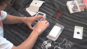 Unboxing White iPhone 3G S 32g + iSkin White