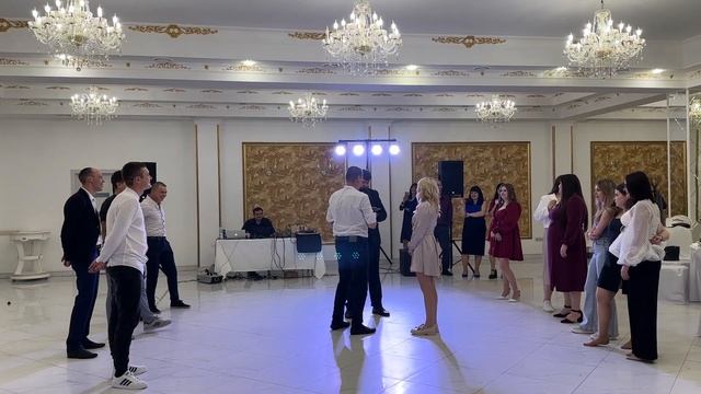 Свидетели ОТЖАРИЛИ танцпол на свадьбе