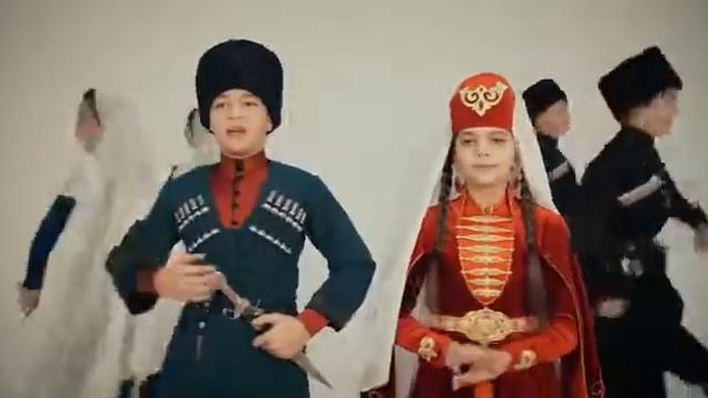 Клип на песню Нанэ Дадэ