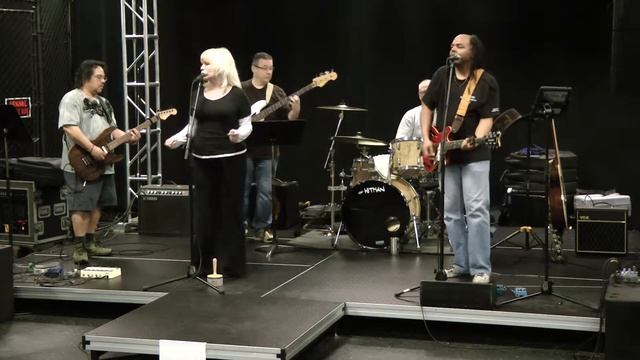 Logan and Yvonne Belle and the Highway Prophets смотреть онлайн