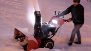 КАК РАБОТАЕТ СНЕГОУБОРЩИК / СНЕГОУБОРЩИК В РАБОТЕ / DDE ST 1176LE