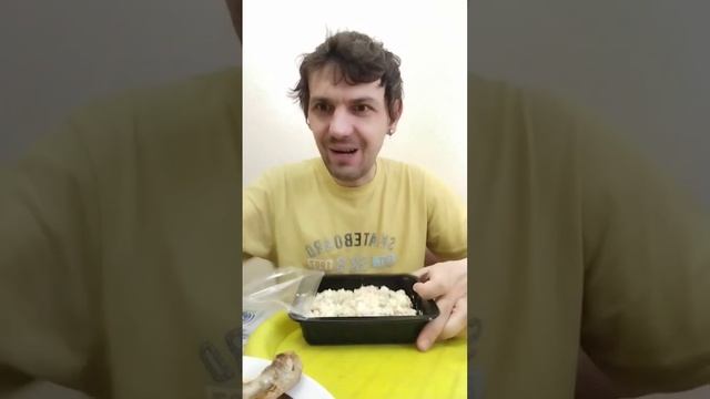 МУКБАНГ САЛАТ ОЛИВЬЕ КЛАССИЧЕСКИЙ С КУРИНЫМИ ОКОРОЧКАМИ ГРИЛЬ