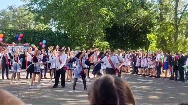 танец выпускников смотреть онлайн
