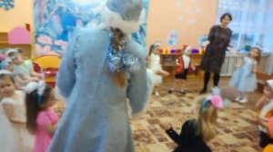 "У ребяток наших елочка большая" Песенка для малышей