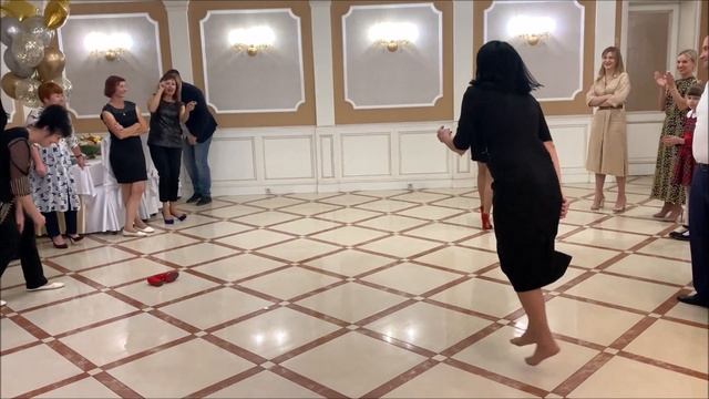 Танцевальный батл на свадьбе. Ржака. Тамада под столом