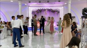 Друг жениха на свадьбе устроил танцевальный сюрприз и порвал гостей на свадьбе. Шок!!!