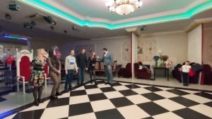 Танцевальный батл на свадьбе порвал тамаду