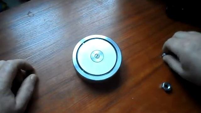 Поисковый магнит,двухсторонний на 300 кг.