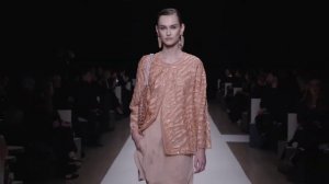 Показ женской моды Giorgio Armani весна-лето 2025