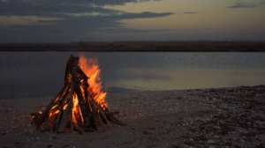 Вечерний костер на реке. Помощь для расслабления и отдыха.