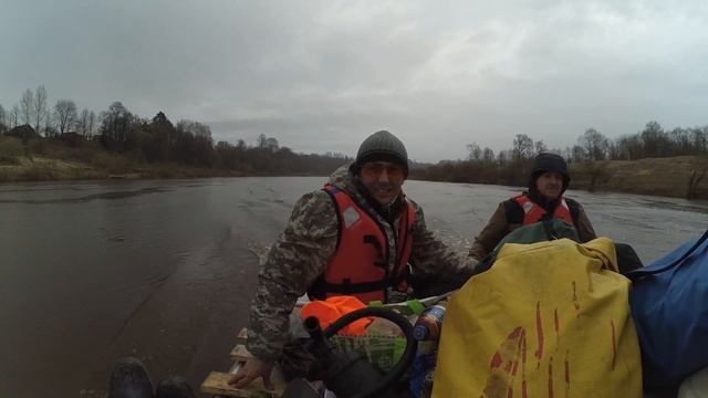Реальное ВЫЖИВАЛОВО. Самый жесткий сплав по реке Ловать. Баня землянка спасает.