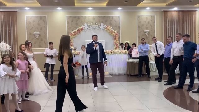 Супер Зажигательный БАТЛ на свадьбе! Гости Сразили друг друга наповал!