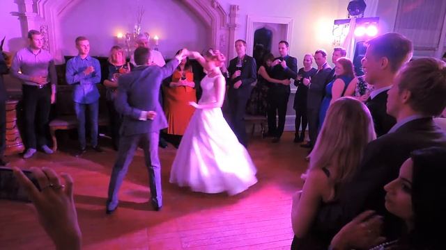 Naomi and Russ Horton's first dance смотреть онлайн