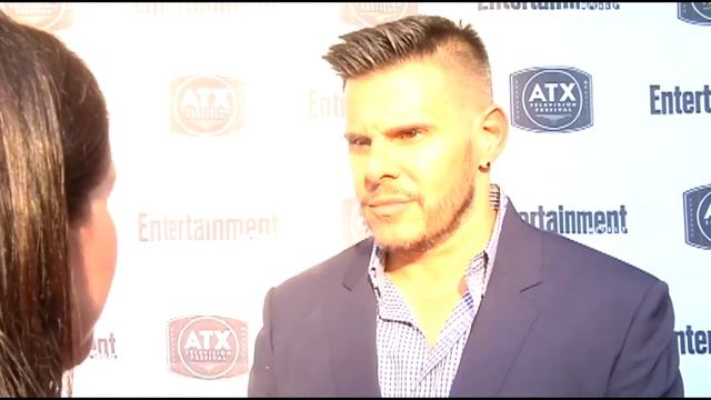ATX Television Festival 2016: Silvio Horta talks on "Ugly Betty" reunion red carpet смотреть онлайн