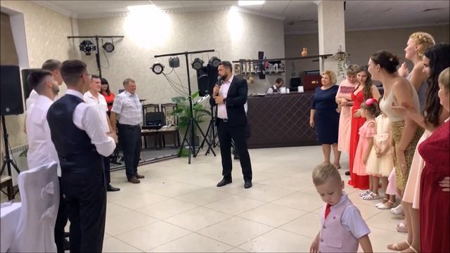 Гость разорвал танцпол на свадьбе! Тамада требует продолжения банкета!!
