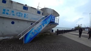 ТУАПСЕ - СИЛЬНЫЙ ШТОРМ РАЗРУШАЕТ ПЛЯЖИ. Туристы ПОКИНУЛИ пляжи и набережную. Отдых в Туапсе 2021