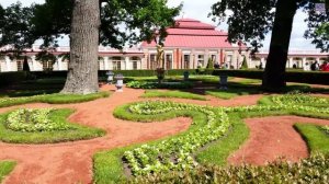 Прогулка  по  Петергофу , фонтаны и Санкт- Петербургу