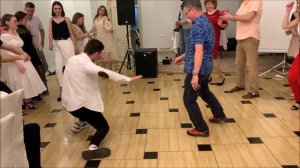 Дети разорвали танцпол против родителей на выпускном! Танцевальный батл 战斗 короновирус отдыхает!