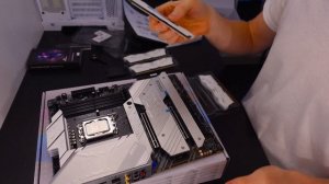 HOW TO INSTALL DDR5 RAM - Guide to Build A Gaming PC 2