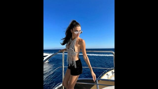 Kerem Bürsin visited Hande's house for a coffee!! смотреть онлайн