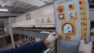 Процесс создания шпонированных фасадов