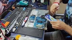 Восстановление креплений петель ноутбука HP? Оказалась возможно)