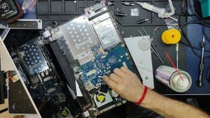 Легкий ремонт Acer e5 571 не включается. Утром просто не включился