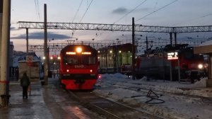Электропоезд ЭД4МК-0090/ЭД4М-1040 прибывает на ст. Екатеринбург-Пассажирский