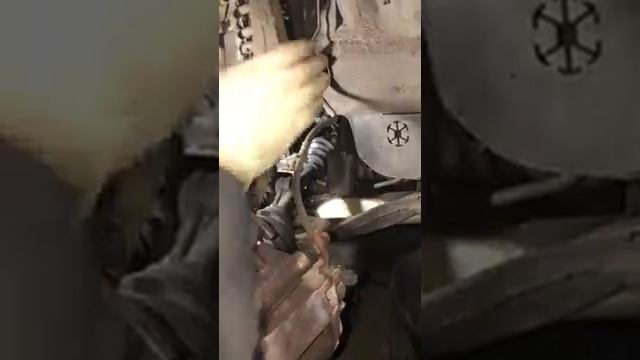 Replacing broken axle on 2008 Acura TL UA6 смотреть онлайн