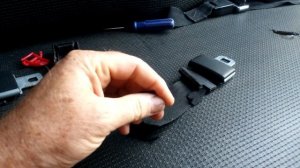 Ремни безопасности для автомобиля из бумаги.