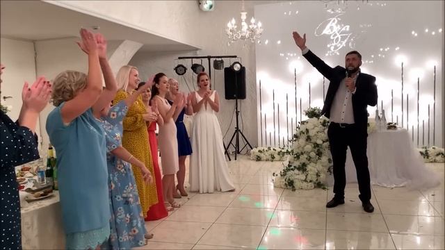 Свидетель убил танцпол в танце на свадьбе! Гости в шоке!