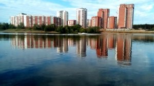 2.  Катер со стационарным (86 л.с.), болотоходным приводом.