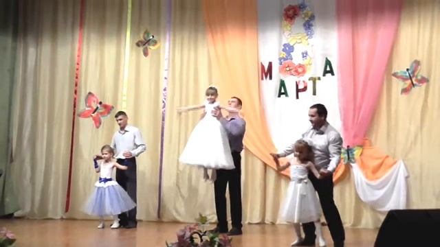 Трогательный танец с папой смотреть онлайн