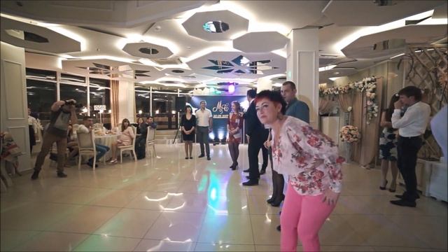 Гость порвал танцпол на свадьбе! ТАНЦУЛИ ЧТО НАДО!