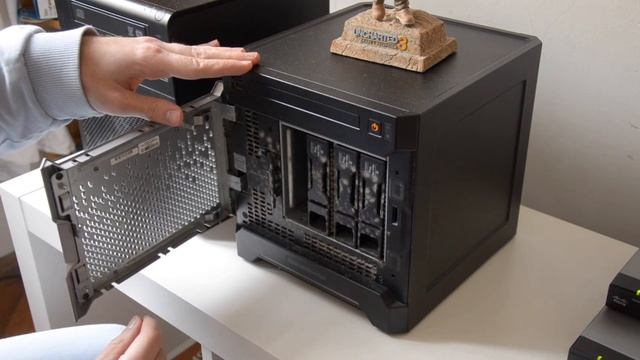 The fastest Power Mac G5 Quad ever - 4x PCIe SSD RAID project - part 1 смотреть онлайн