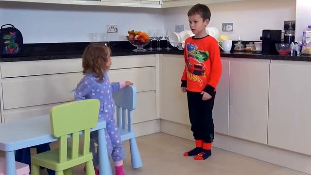 РОДИТЕЛИ мистера макса ЗАБЫЛИ ДЕТЕЙ дома!😯😯😯 Что будут делать дети🤔🤔🤔 смотреть онлайн