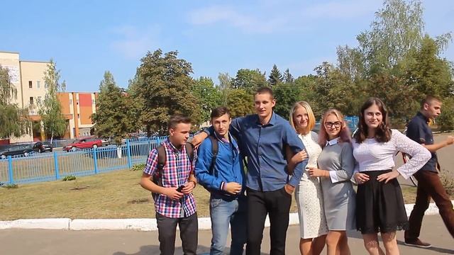 Березино. Школа №3. 1 сентября 2018г. 17ч.(18). После линейки-2. Беларусь. смотреть онлайн