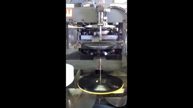 ControlRecordGuide.com visits RTI Record Pressing Plant смотреть онлайн