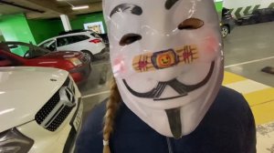 ВЛОГ АЛИСА едет на День Рождения одноклассницы после школы! Выбираем подарок на день рождения!